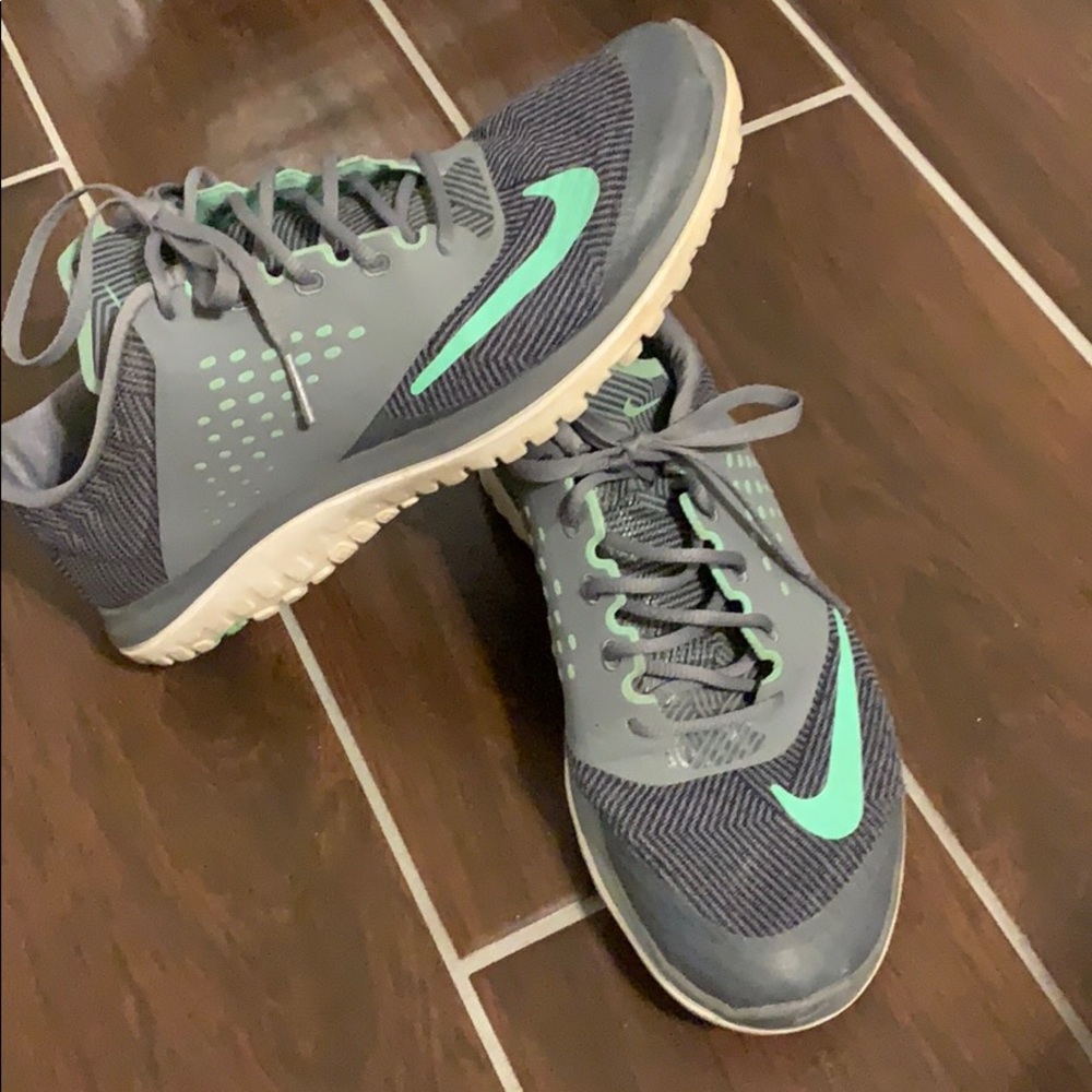 Nike tennis shoes